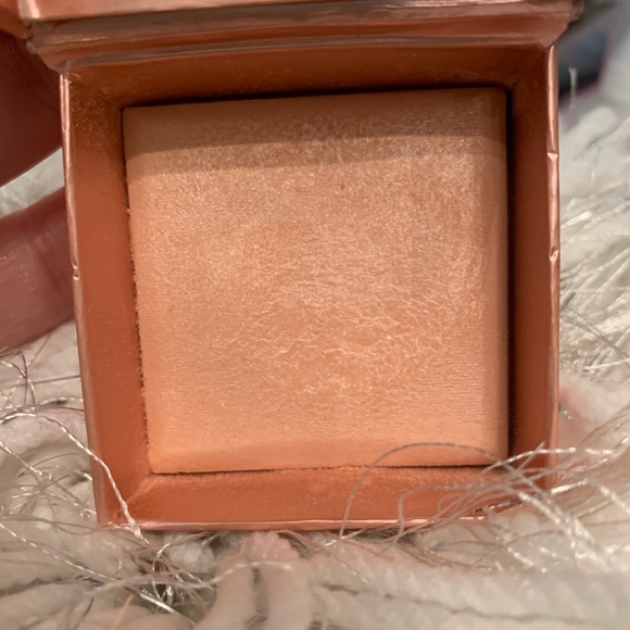 Benefit dandelion twinkle highlighter - Picture 1 of 4